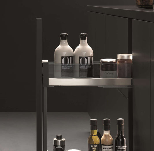 Essence pull-out installed in a 150 mm base cabinet with oil bottles | Essence 拉架安裝於 150 mm 地櫃實景