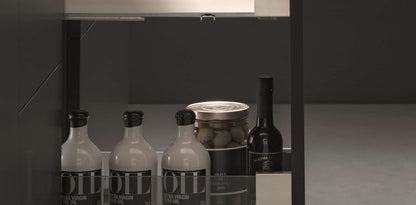 Essence pull-out installed in a 300 mm base cabinet with bottles | Essence 拉架安裝於 300 mm 地櫃實景